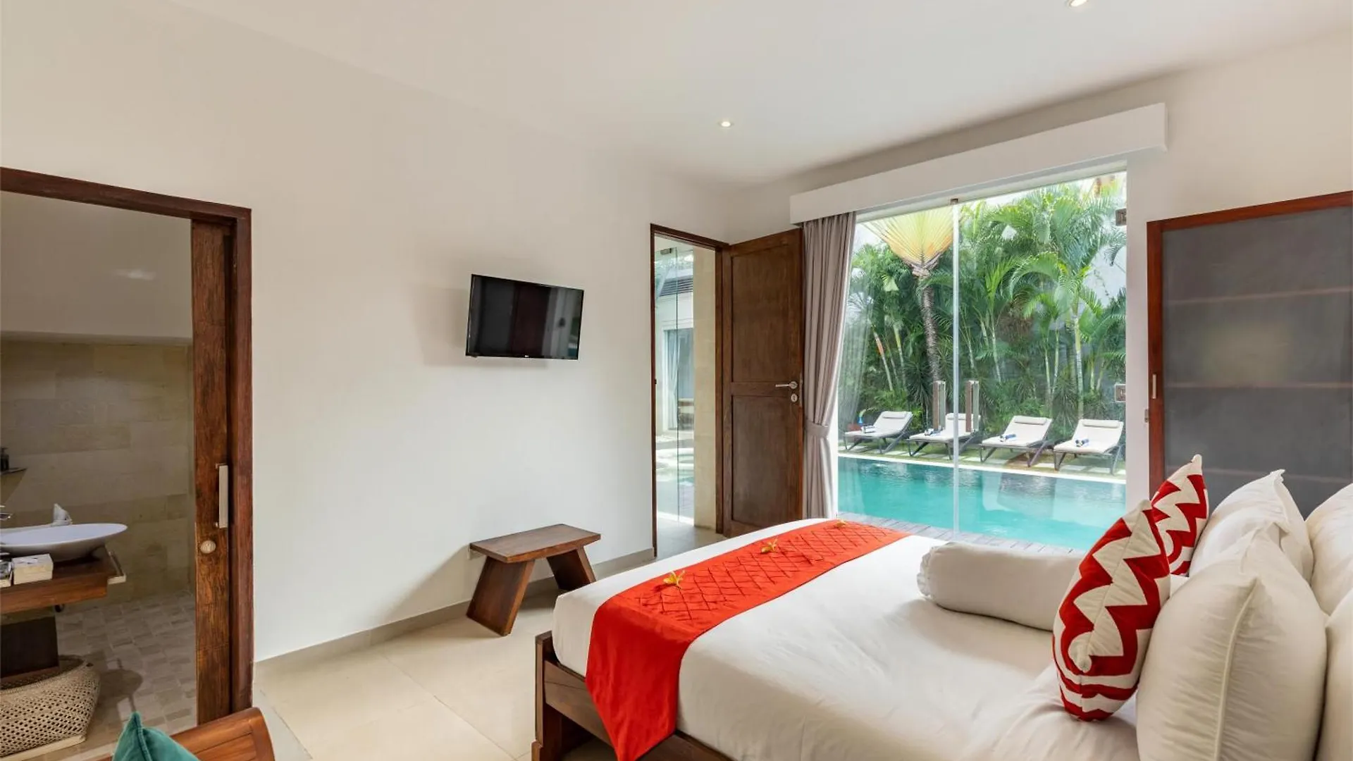 Spacious 4Br Villa With Pool In Central Seminyak