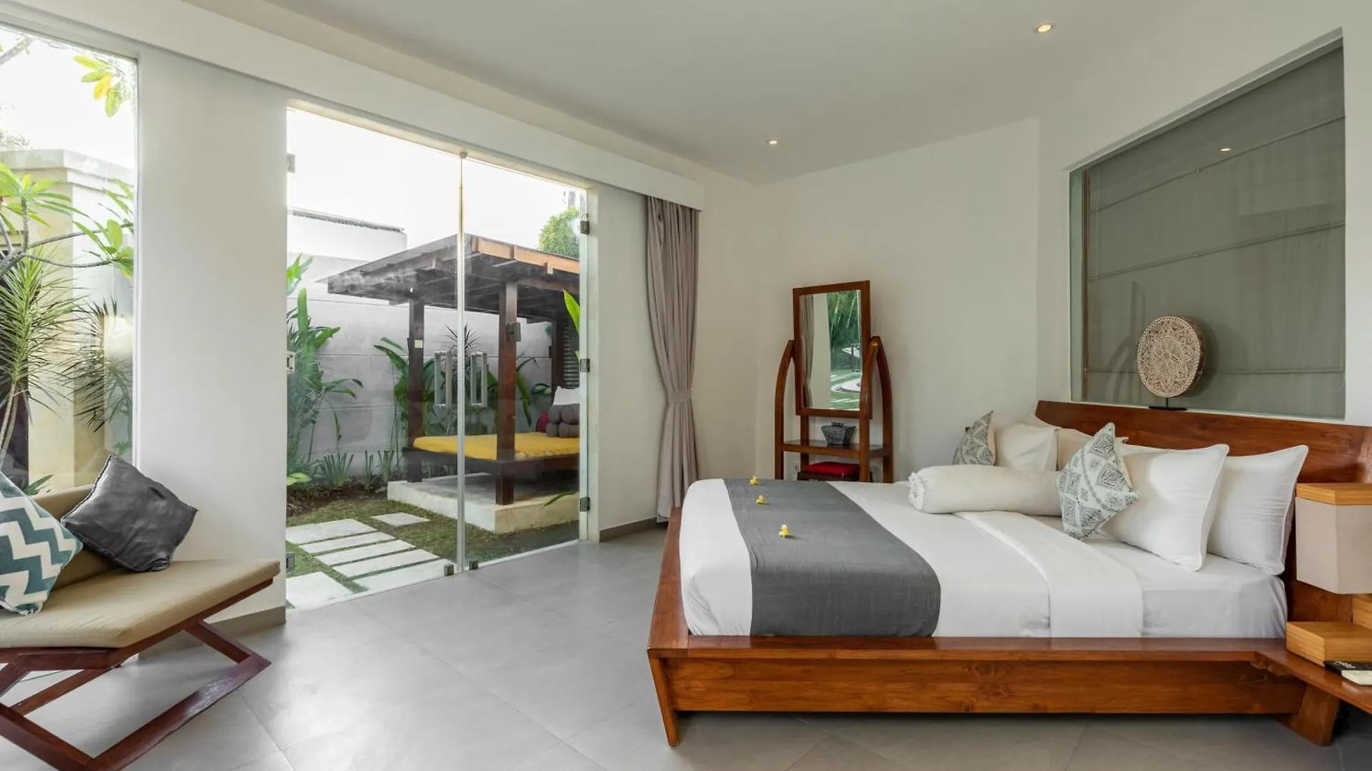 Spacious 4Br Villa With Pool In Central Seminyak سمينياك