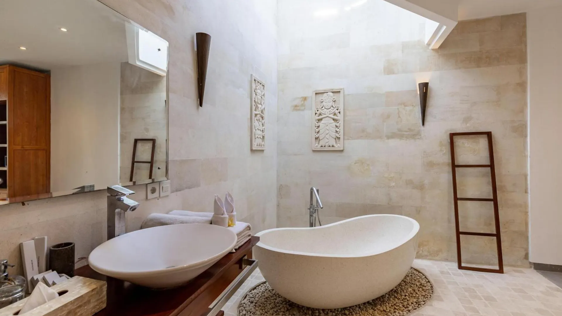 Spacious 4Br Villa With Pool In Central Seminyak