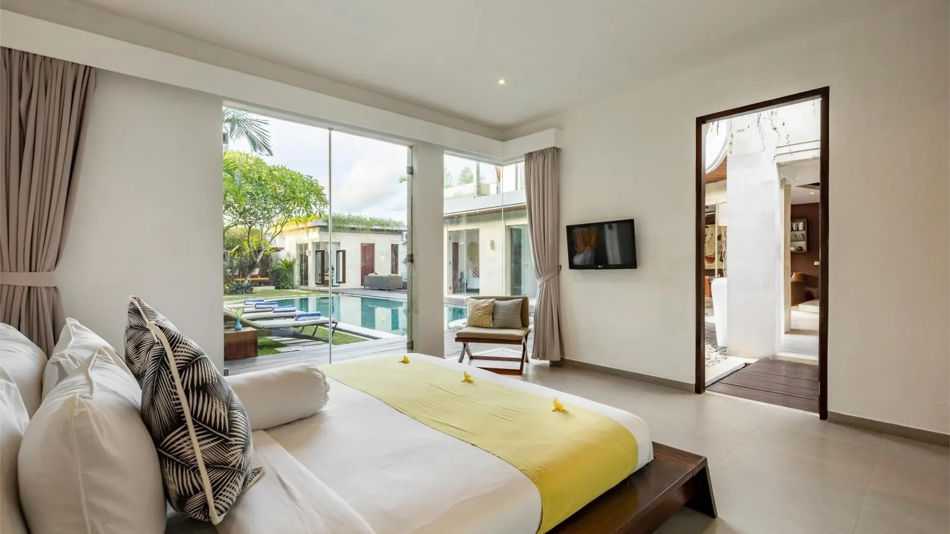 Spacious 4Br Villa With Pool In Central Seminyak