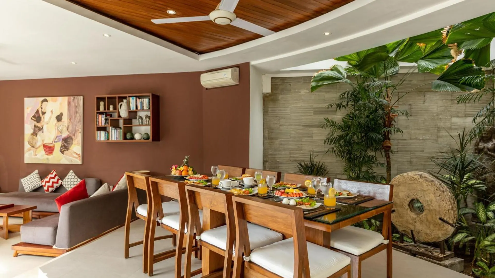 Spacious 4Br Villa With Pool In Central Seminyak